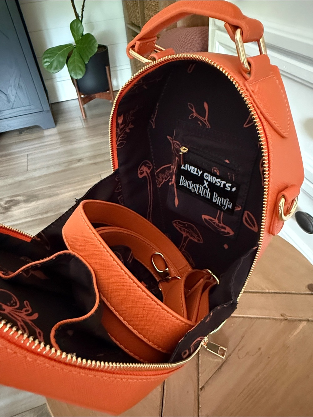 Coffin-Shaped Halloween Handbag with Jack-O'-Lantern Face - Picture 7 of 7